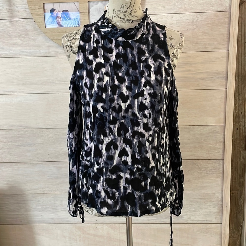 𝅺*nwt Bebe Black Blue Cold Shoulder Long Sleeve Top S